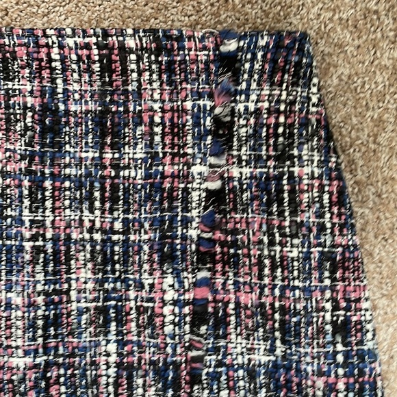 LOFT Tweed Mini Skirt - Size 2 - Picture 3 of 6
